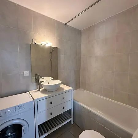 Lumineux F2 Avec Balcon Confort Et Praticité *
